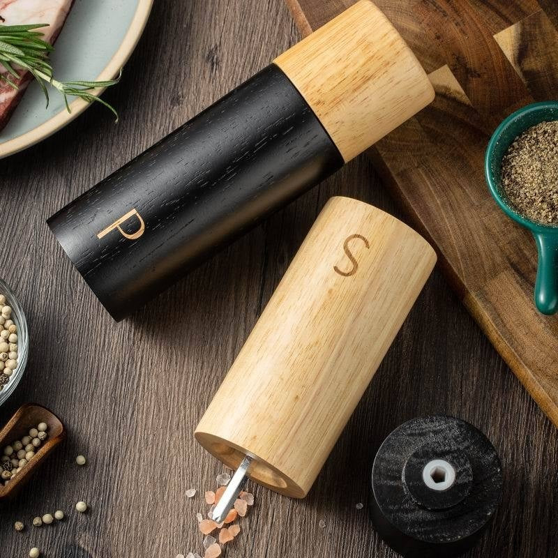 Oak Wood Pepper Grinder - Retro Manual Spice Grinder